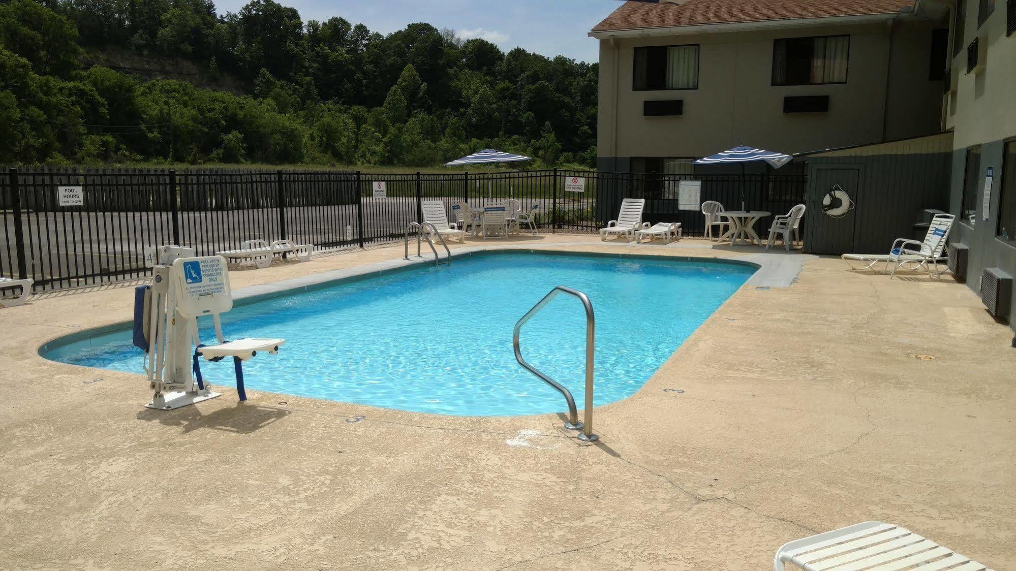 Days Inn By Wyndham Ashland Cannonsburg Exterior photo